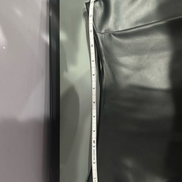 Alice + Olivia Leather Asymmetrical Black Skirt Size 4 S - Picture 6 of 6